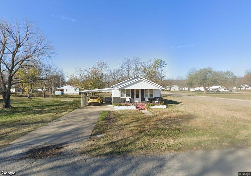 1401 W Division St, Henryetta, OK 74437 - photo 1