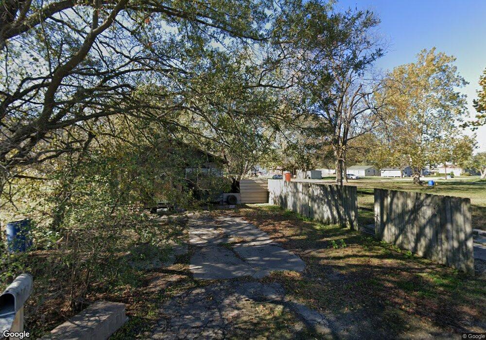 513 N Vine St, Stuttgart, AR 72160 - photo 1