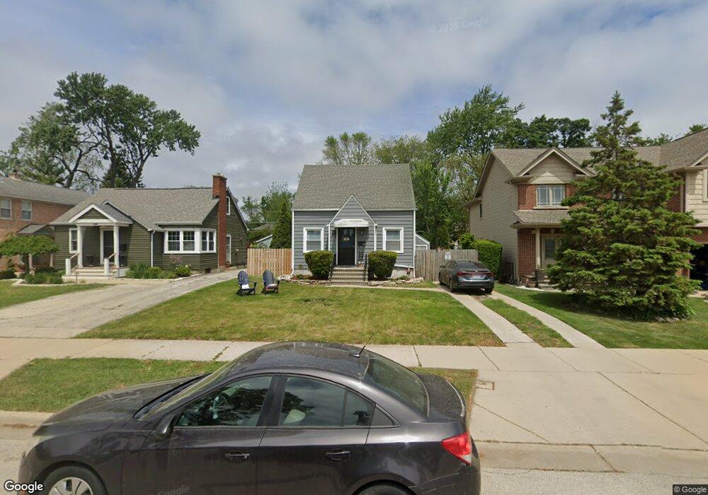 692 E Thacker St, Des Plaines, IL 60016 - photo 1