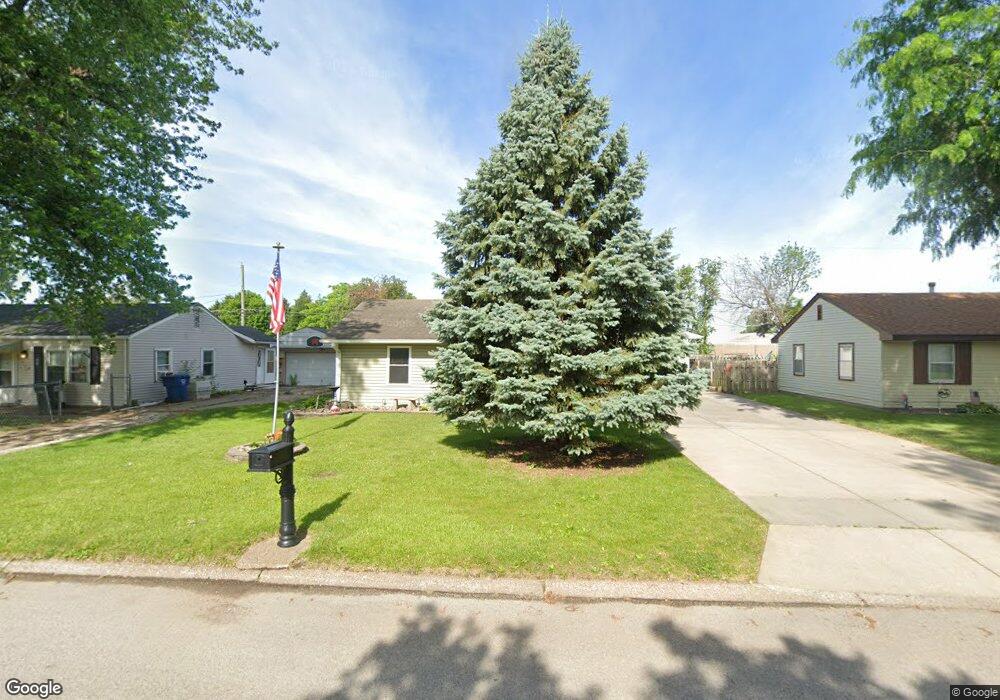 7108 N Pine St, Davenport, IA 52806 - photo 1