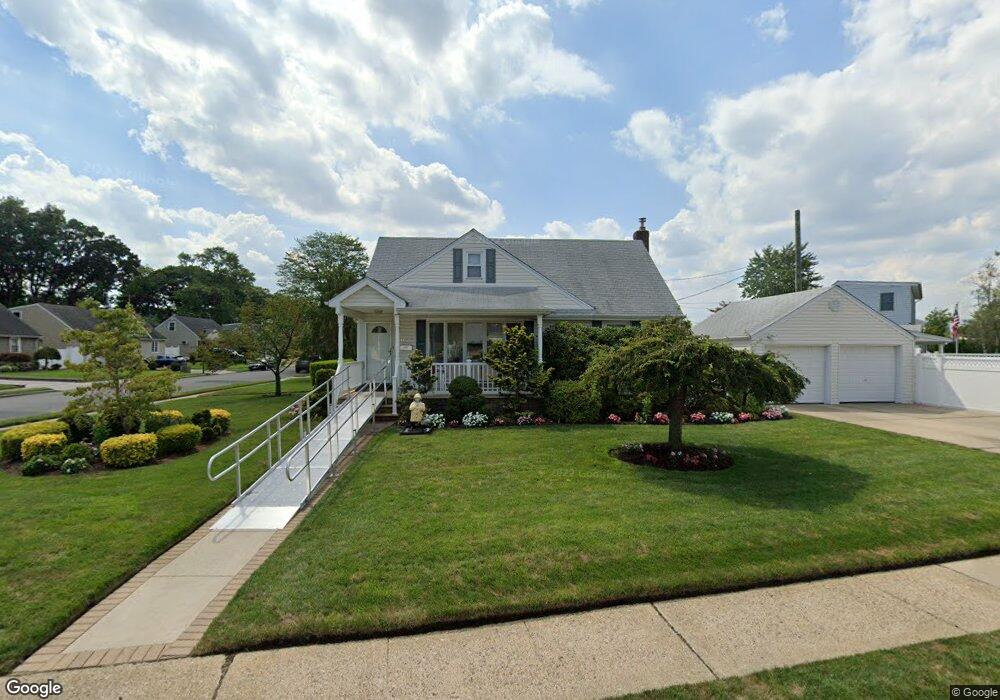 989 Sherman Dr, Franklin Square, NY 11010 - photo 1