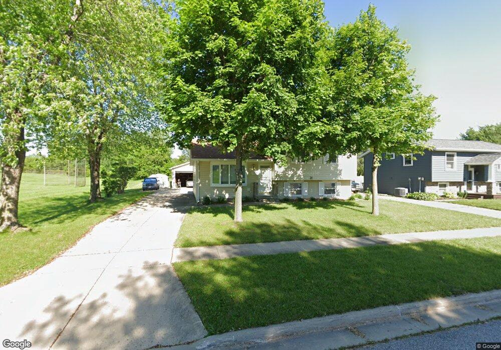 1155 Edgewood Dr, Waterloo, IA 50701 - photo 1