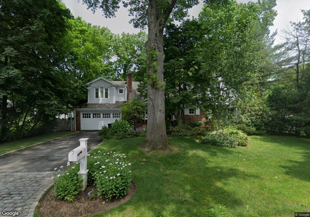 12 Hemsley Ln, Great Neck, NY 11023 - photo 1