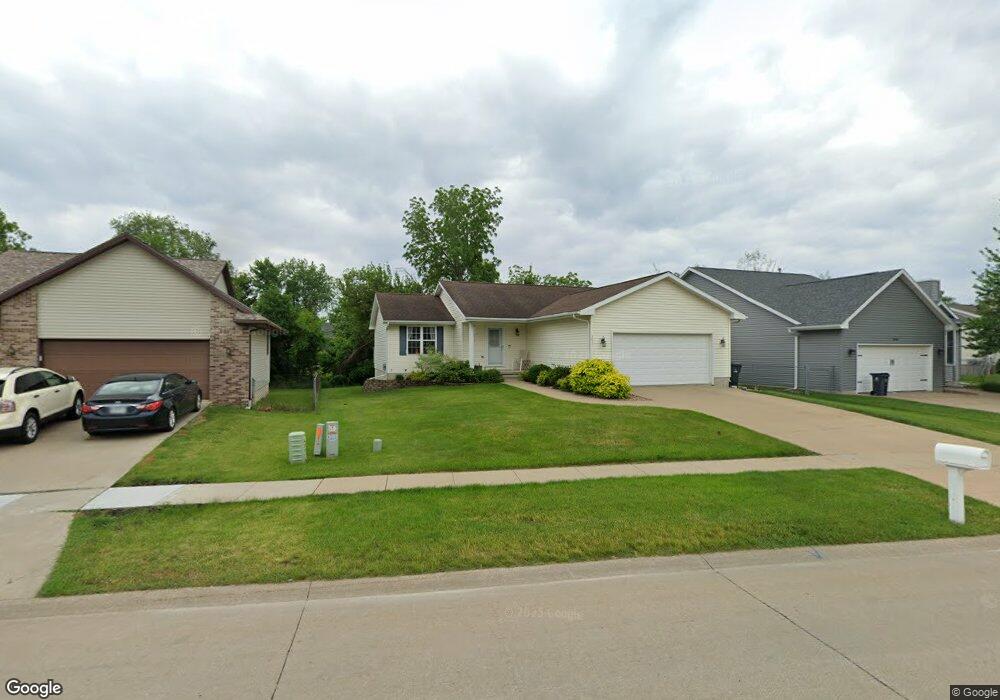 3411 Amanda Ct NW, Cedar Rapids, IA 52405 - photo 1