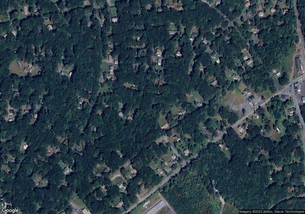 202 Scotch Pine Dr, Pocono Summit, PA 18346 - photo 1