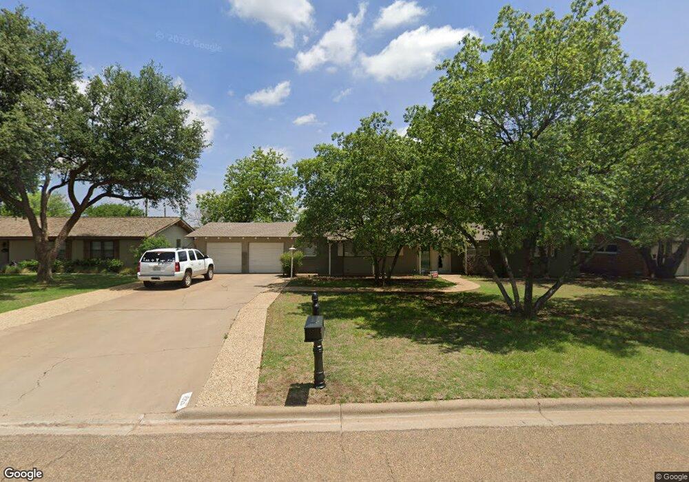 1202 Dallas St, Plainview, TX 79072 - photo 1