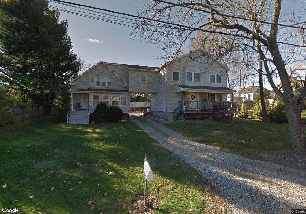 17 Raymond St, New Canaan, CT 06840 - photo 1