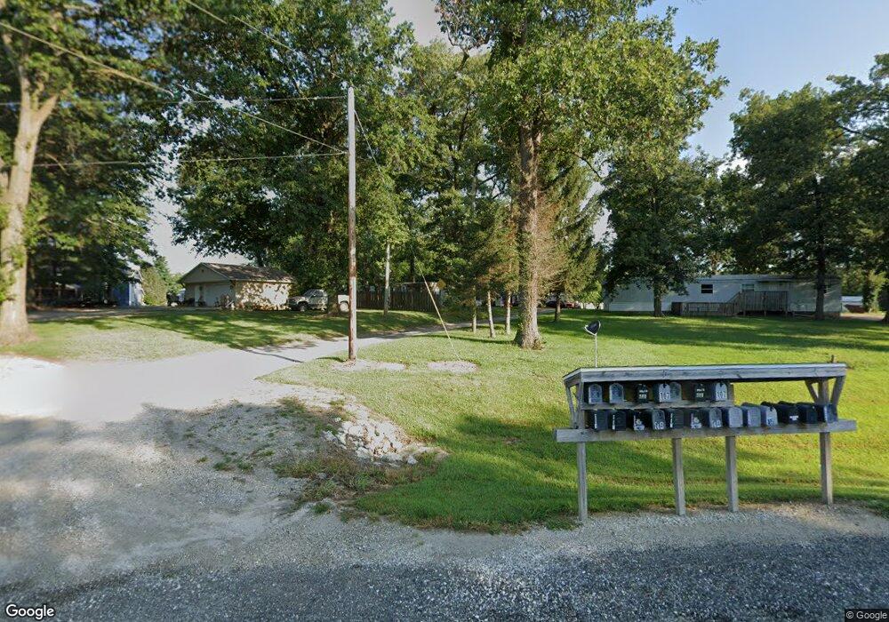 105 Loren Ln, Jacksonville, IL 62650 - photo 1