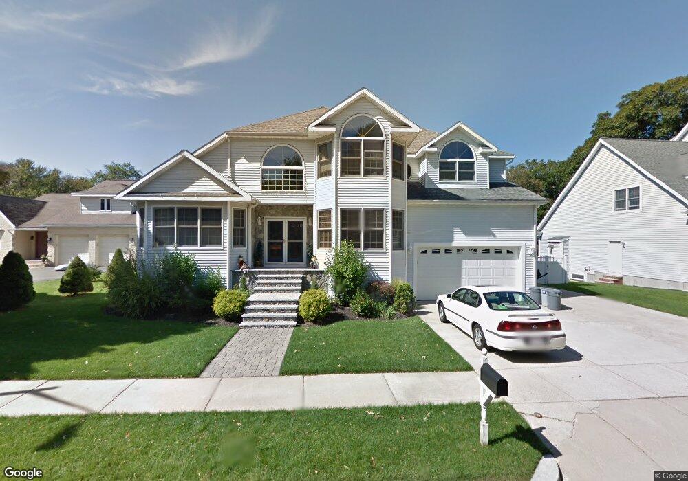 5 Sullivan Cir, Stoneham, MA 02180 - photo 1