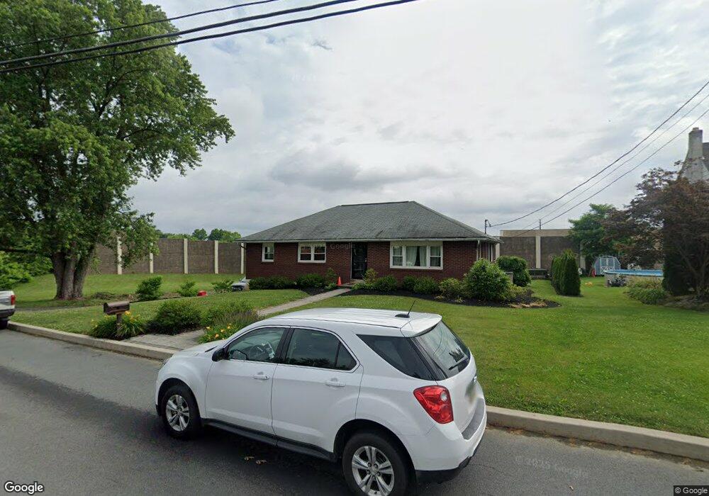 705 Krocks Ct, Allentown, PA 18106 - photo 1