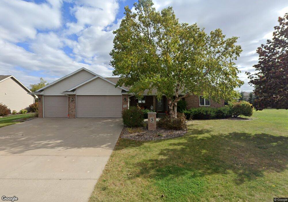 N9174 Hedgerow Dr, Appleton, WI 54915 - photo 1