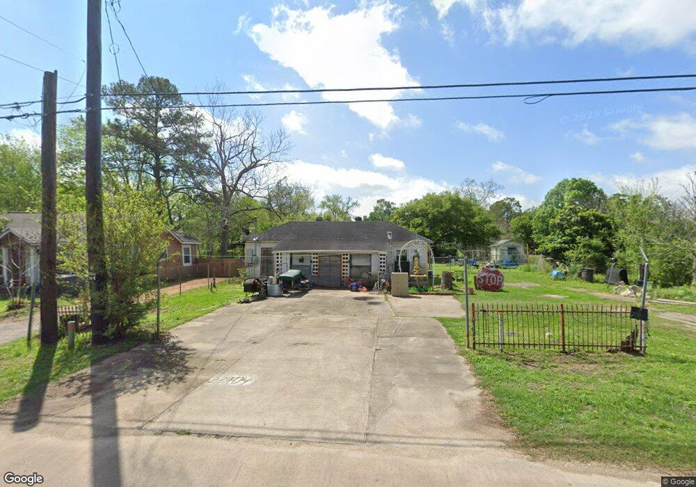 2704 1st St, Bay City, TX 77414 - photo 1