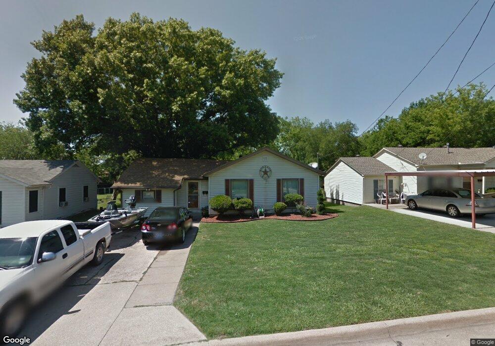 608 Travis St, Ennis, TX 75119 - photo 1