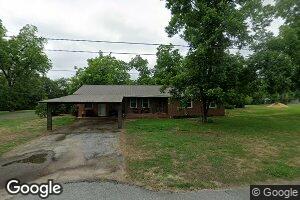 421 S Peachtree St, Doerun, GA 31744