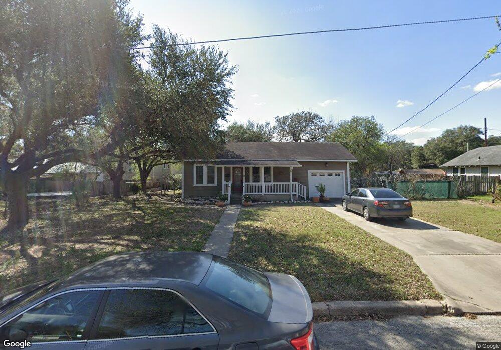 1007 N Harrison St, Beeville, TX 78102 - photo 1