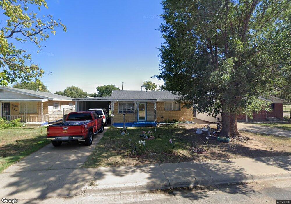 402 Oak Ave, Dumas, TX 79029 - photo 1