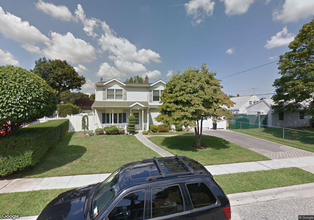 54 Crescent Ln, Levittown, NY 11756 - photo 1