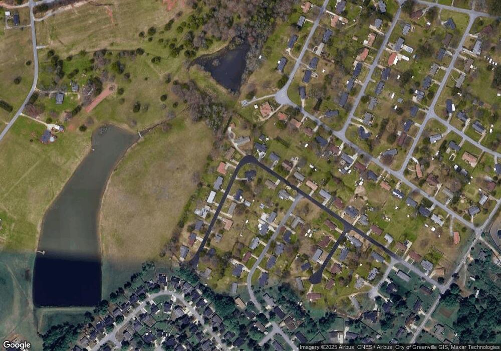 201 Whitestone Ave, Mauldin, SC 29662 - photo 1