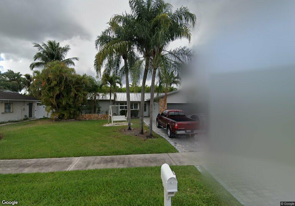 911 SW 129th Way, Davie, FL 33325 - photo 1