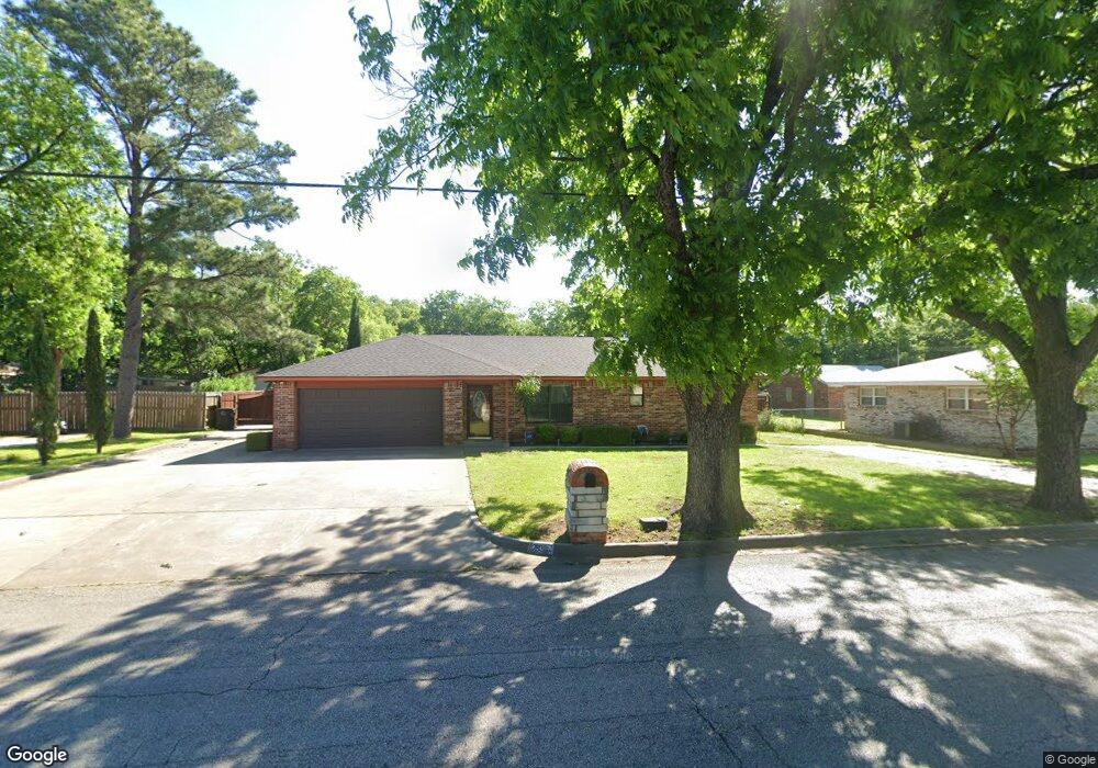 704 N Douglas Ave, Cleburne, TX 76033 - photo 1