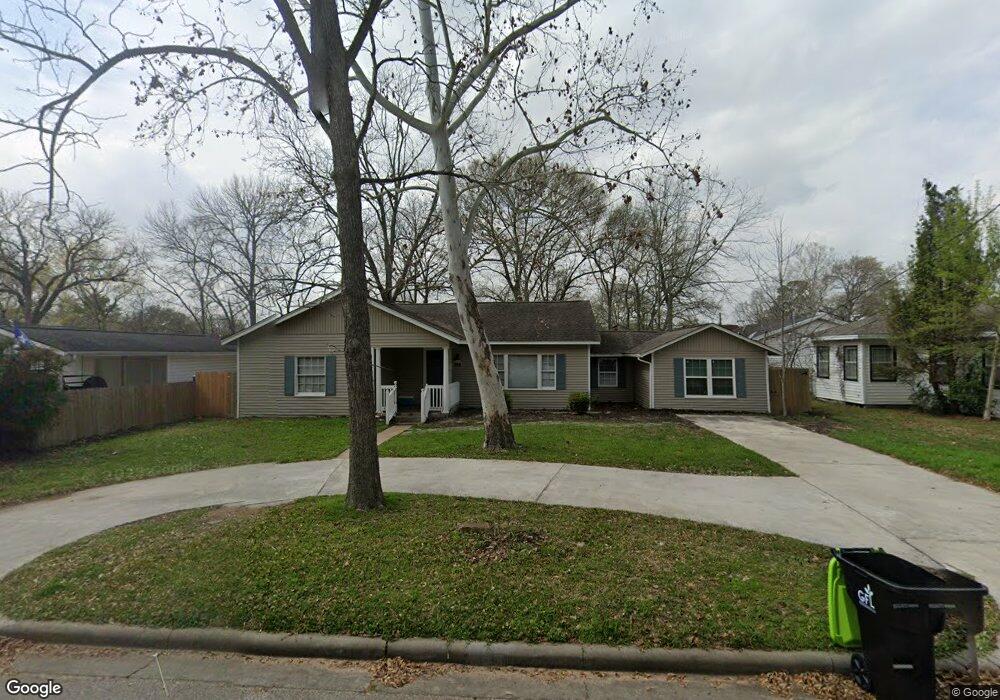 302 Baker Dr, Tomball, TX 77375 - photo 1