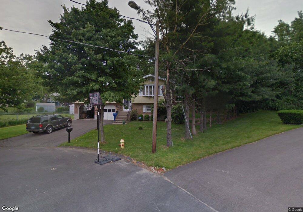 459 Maybrook Rd, Waterbury, CT 06708 - photo 1