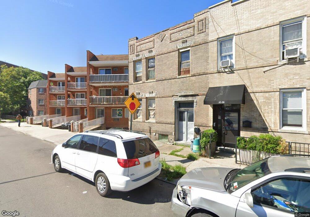 4308 Newtown Rd, Astoria, NY 11103 - photo 1