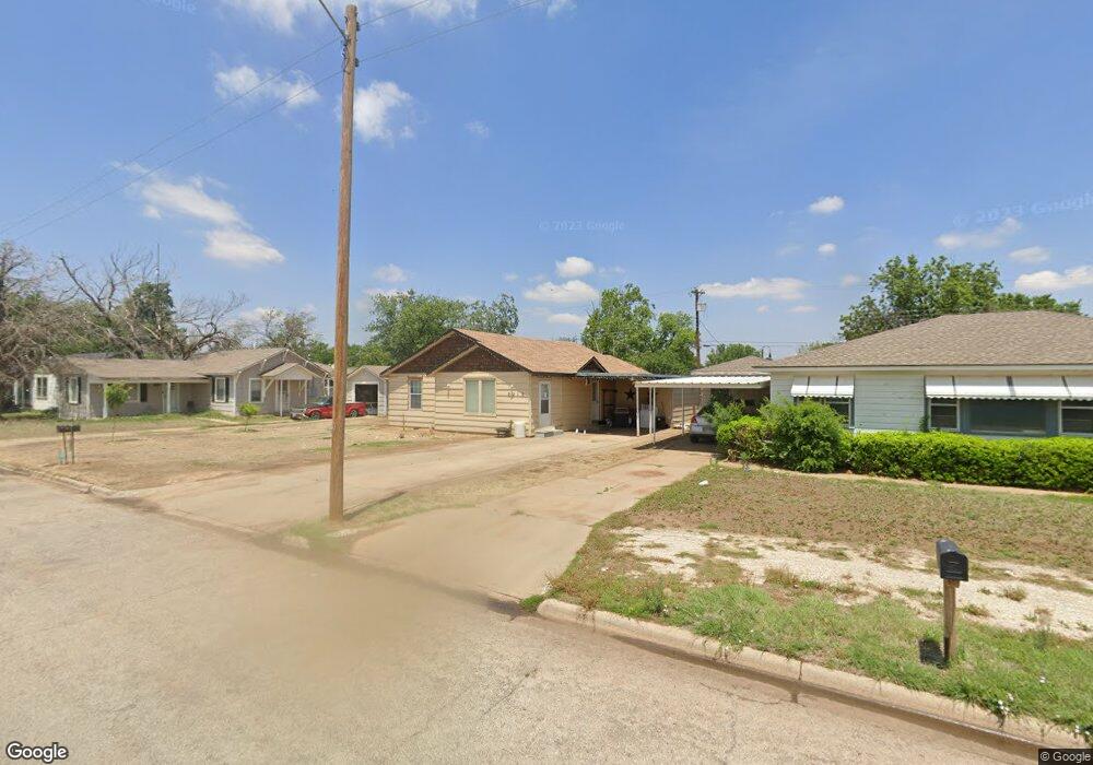 2210 W 11th St, Plainview, TX 79072 - photo 1