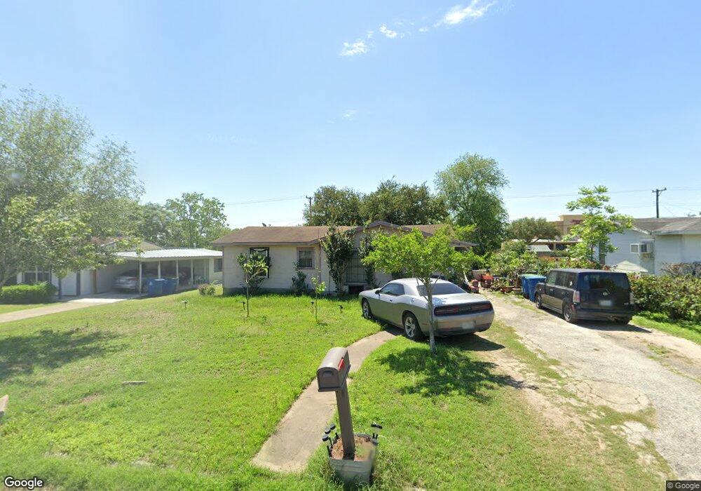 1404 E Corpus Christi St, Beeville, TX 78102 - photo 1
