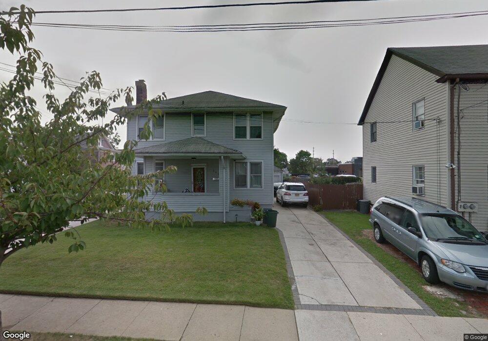 683 Chestnut St, Cedarhurst, NY 11516 - photo 1