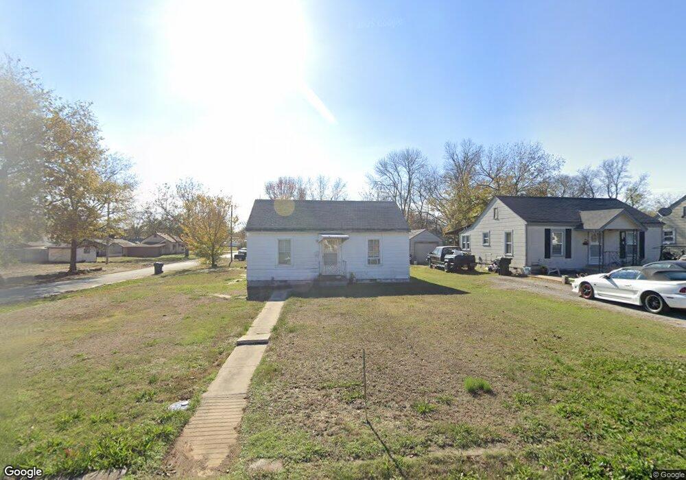 901 W Ragan St, Henryetta, OK 74437 - photo 1