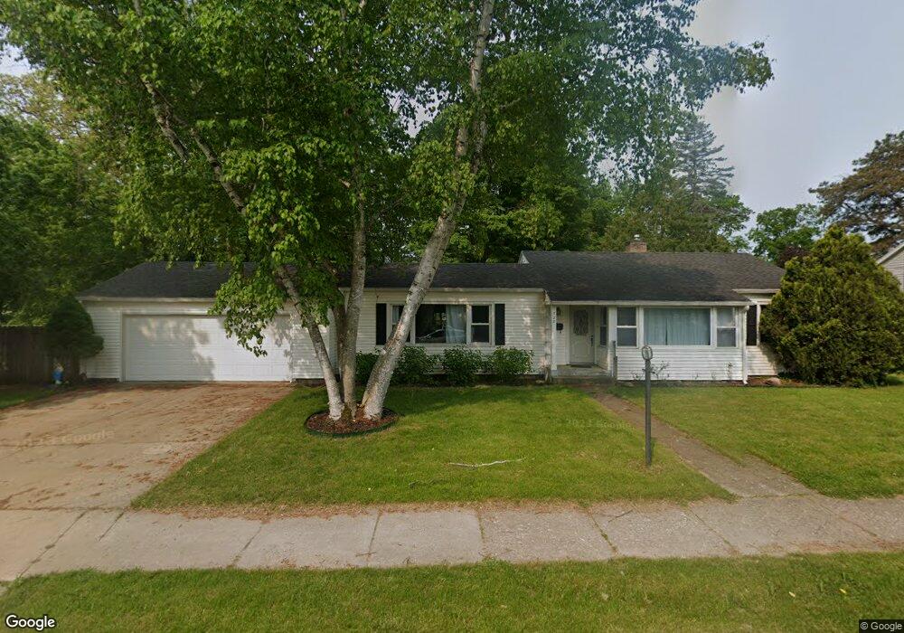 722 N Hudson St, Lowell, MI 49331 - photo 1