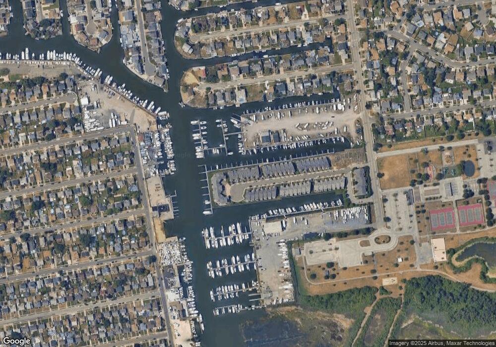 30 Ocean Watch Ct unit 30, Freeport, NY 11520 - photo 1