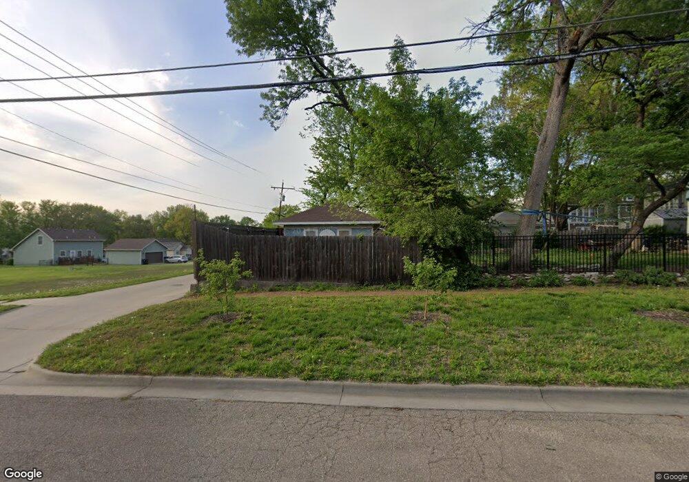 1716 SW 2nd St, Topeka, KS 66606 - photo 1