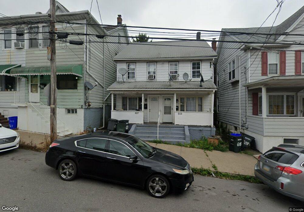 609 Seybert St, Hazleton, PA 18201 - photo 1