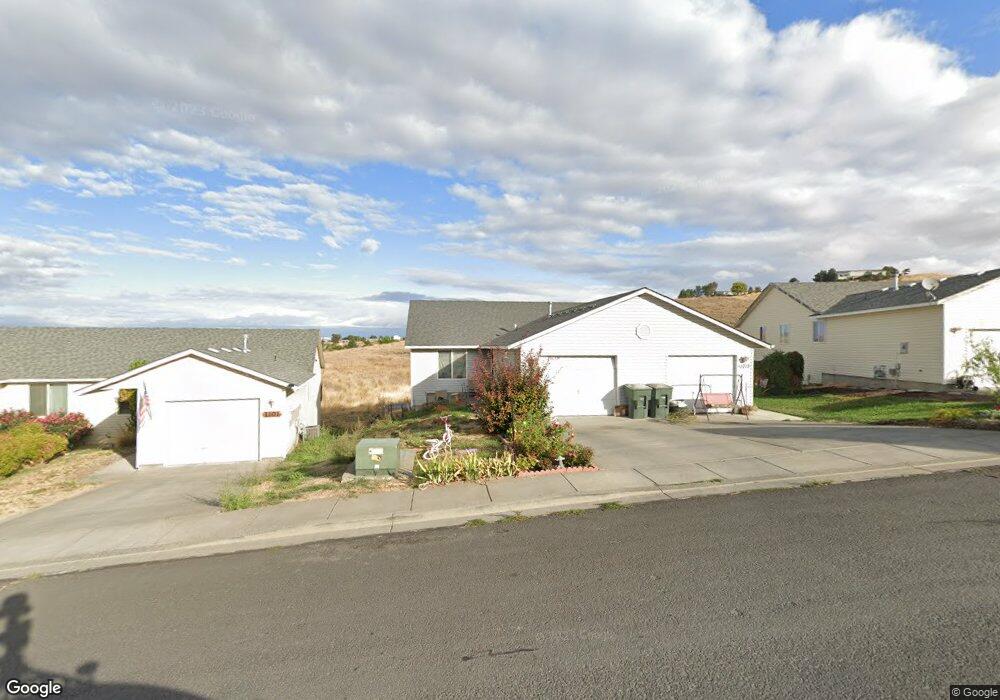 1021 SW Nye Ave, Pendleton, OR 97801 - photo 1