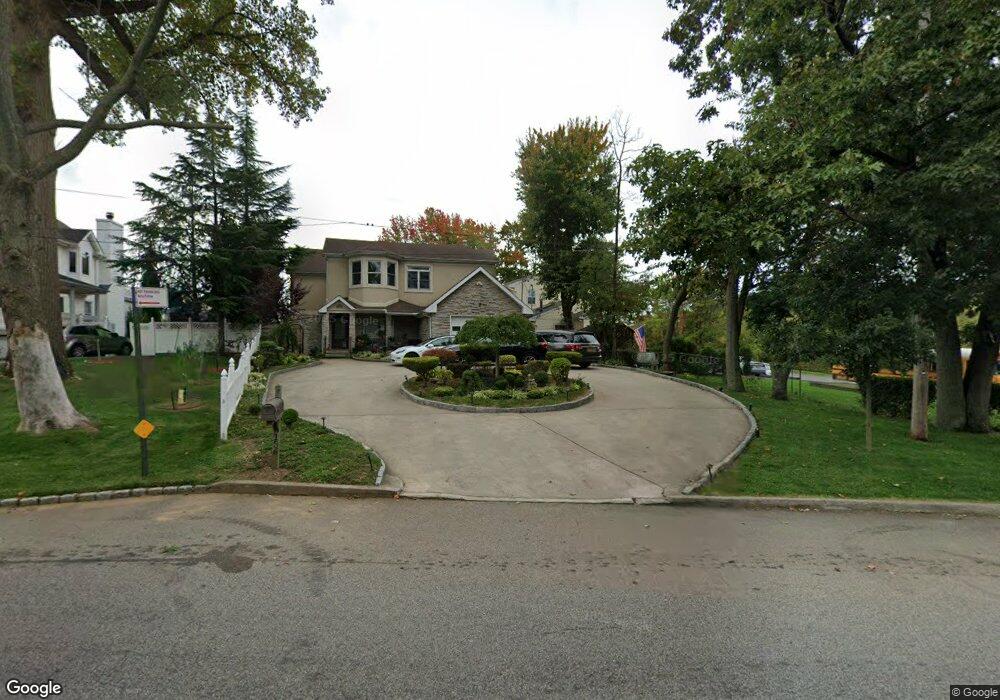 156 Claypit Rd, Staten Island, NY 10309 - photo 1