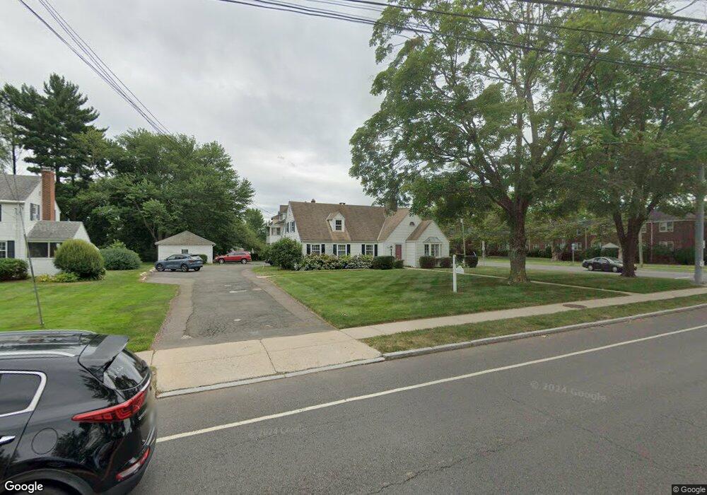 190 Quaker Ln S, West Hartford, CT 06119 - photo 1