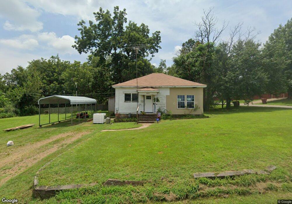 809 W Victor St, Hugo, OK 74743 - photo 1
