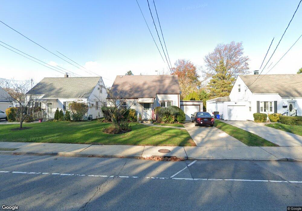 31 Brookfield Rd, Valley Stream, NY 11581 - photo 1