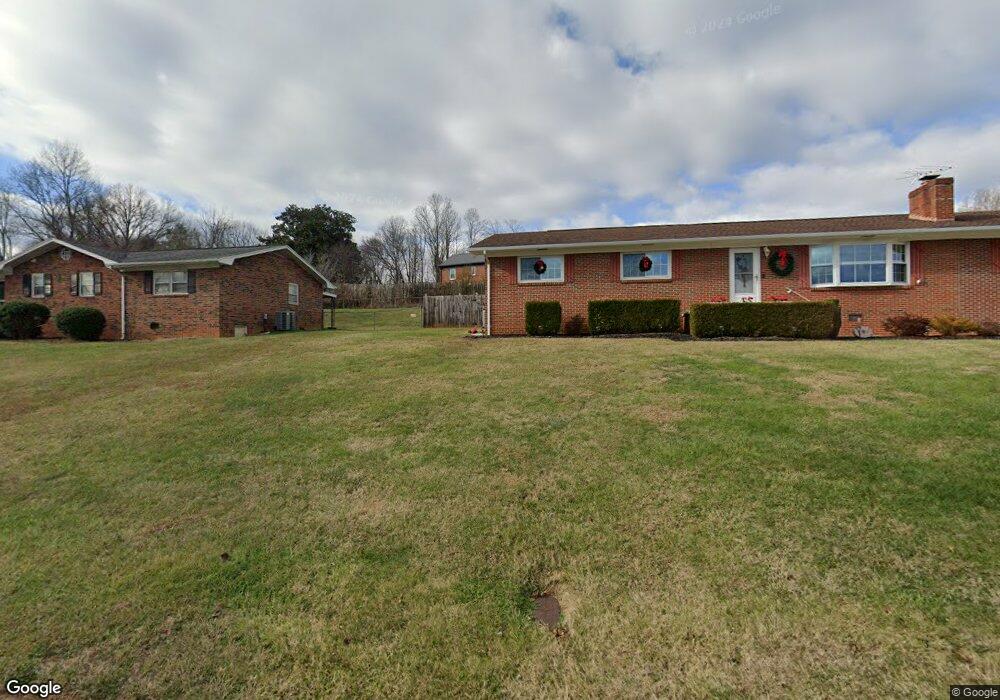 607 Hiwassee Hill Dr, Johnson City, TN 37601 - photo 1