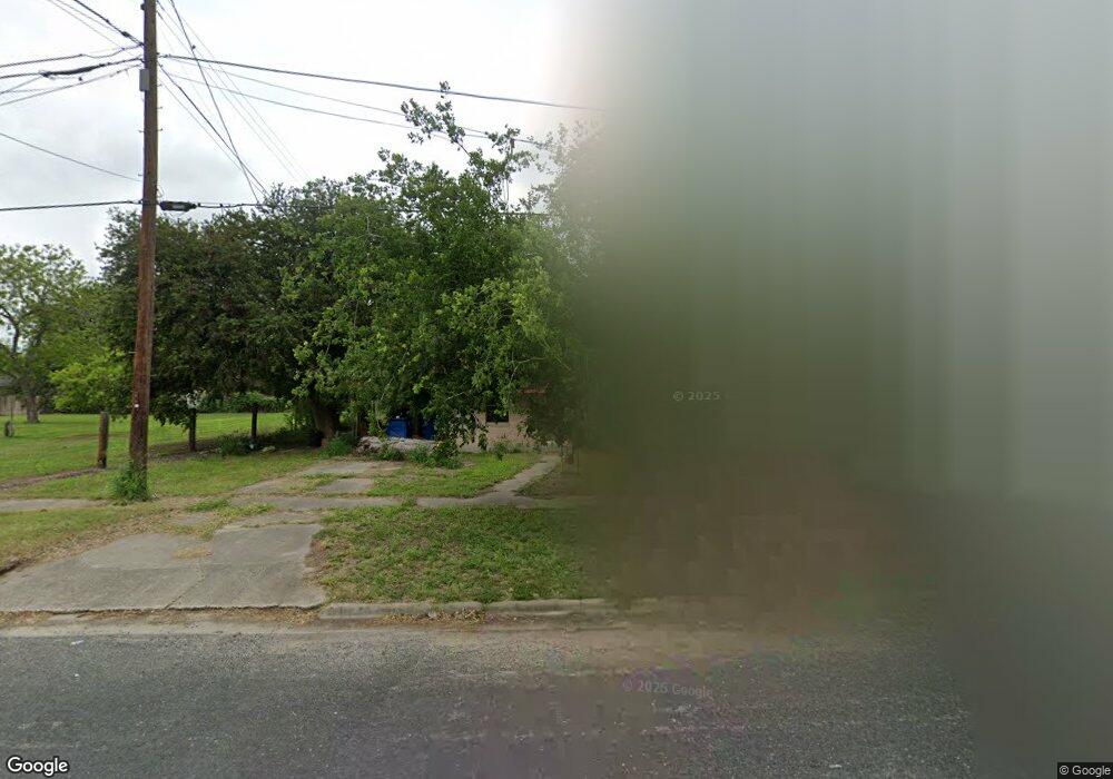 1110 W Fannin St, Beeville, TX 78102 - photo 1