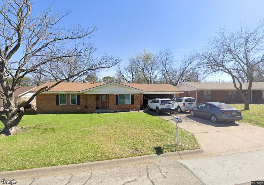 1209 Tanglewood Dr, Cleburne, TX 76033 - photo 1