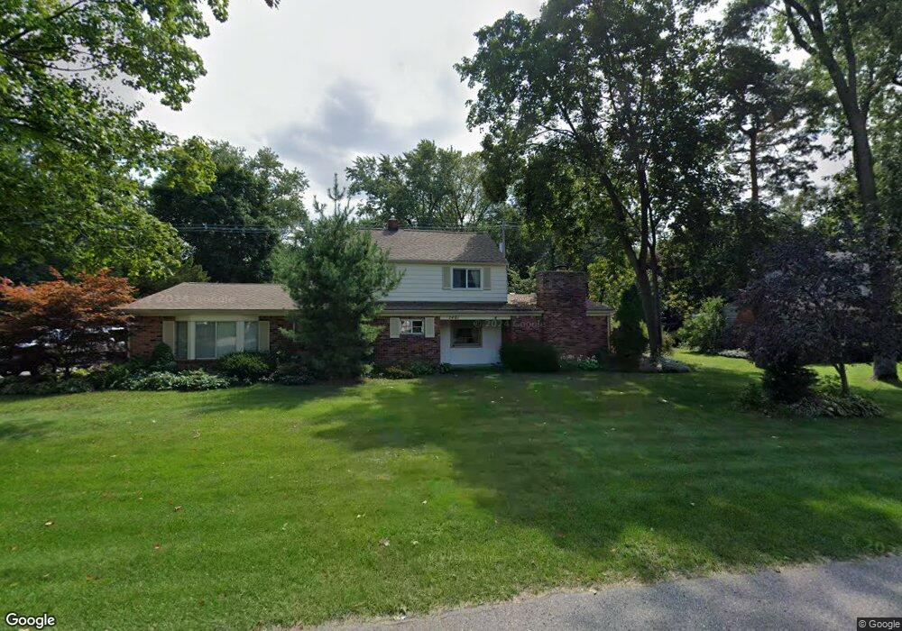 7401 Honeysuckle Rd, West Bloomfield, MI 48324 - photo 1