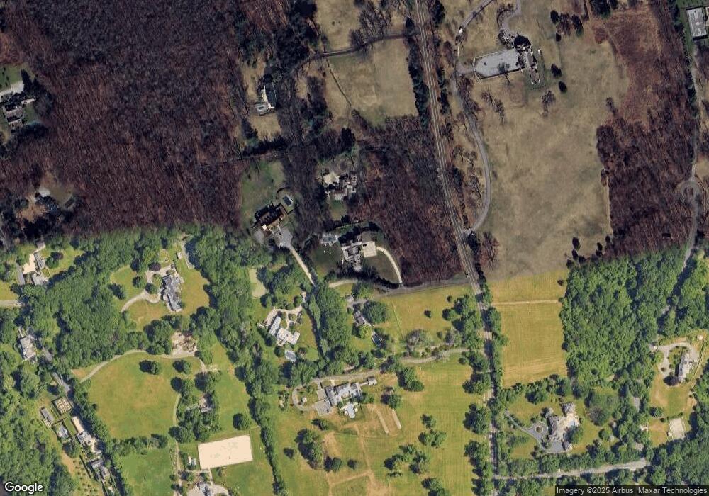 512 Round Hill Rd, Greenwich, CT 06831 - photo 1