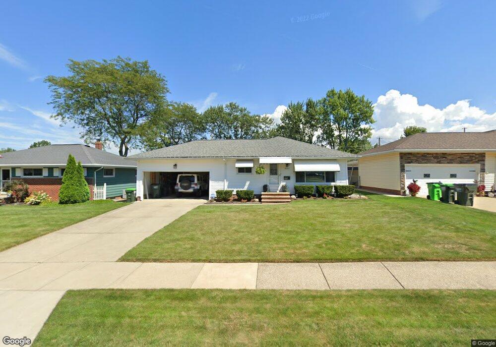 1855 Ridgeview Dr, Wickliffe, OH 44092 - photo 1