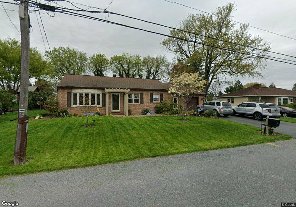 813 Walnut St, New Holland, PA 17557 - photo 1