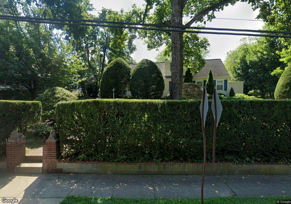 19 N Plandome Rd, Port Washington, NY 11050 - photo 1