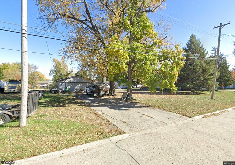 1024 E 10th St N, Newton, IA 50208 - photo 1