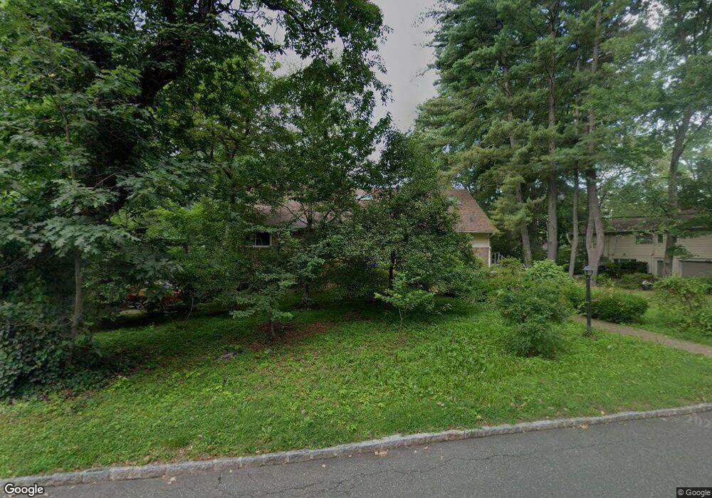 15 Woodcrest Rd, Great Neck, NY 11024 - photo 1